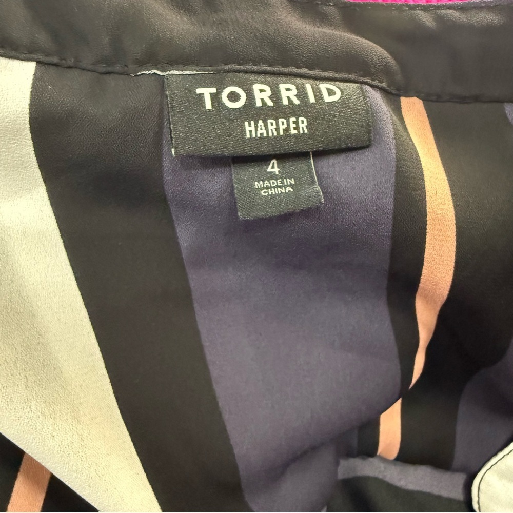 Torrid Size: 4 Harper Georgette 3/4 Sleeves Blouse grey/pink/black - Picture 2 of 11